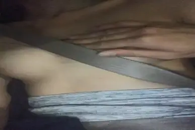 Gadis Mainin Pentil Sendiri Di Mobil