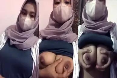 Hijaber Tobrut Pamer Susu Nyaris Kelihatan